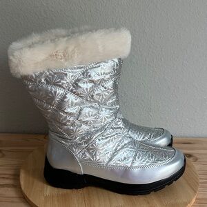 Easy Street Womens Cuddle Flat Heel Booties